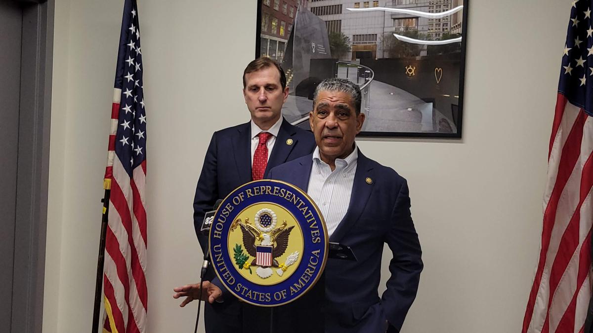 Reps. Espaillat and Goldman deliver press conference at 26 Federal Plaza